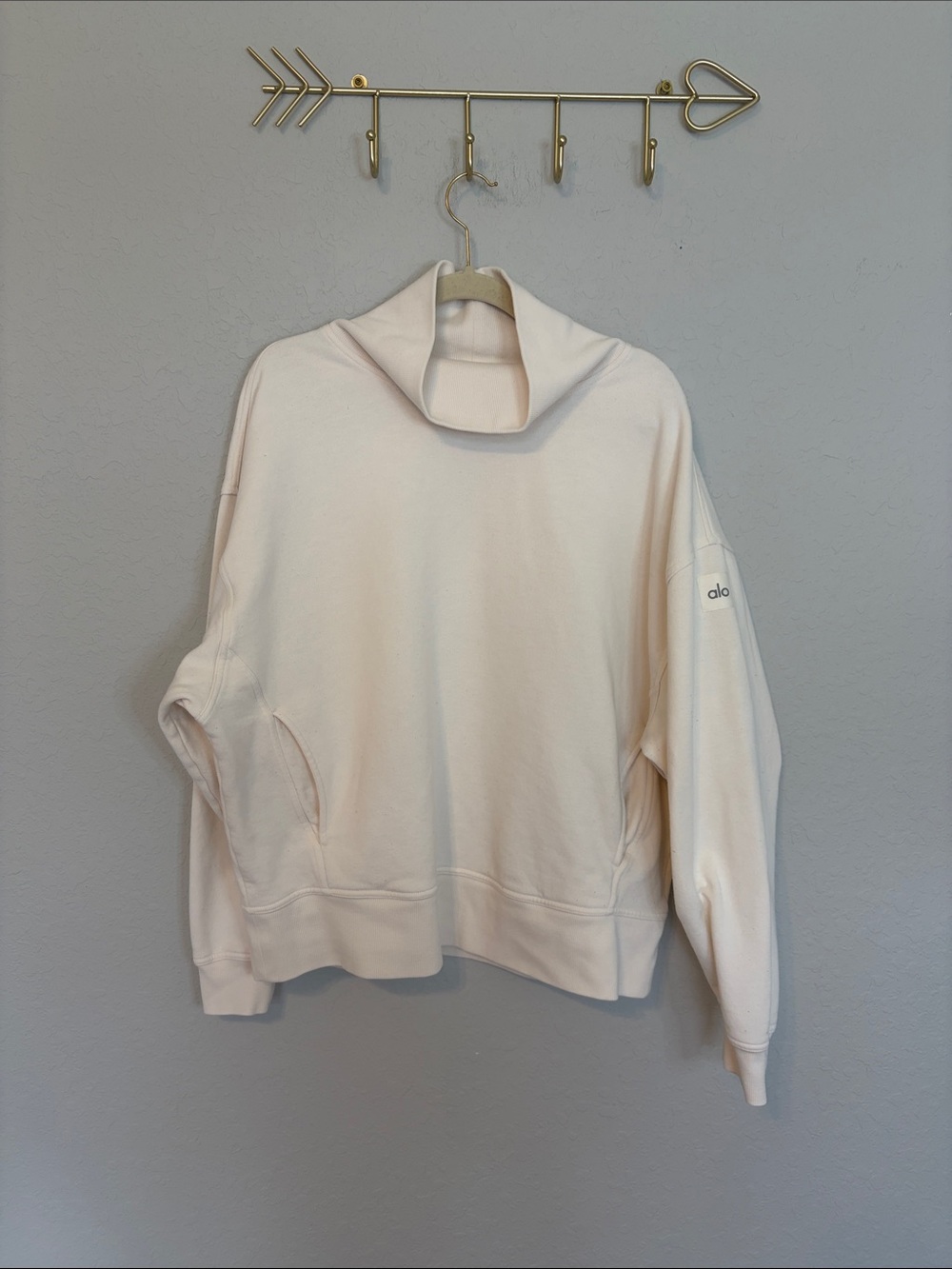 ALO Yoga Oversized Cream Mock Neck Sweatshirt 27" Pit to Pit